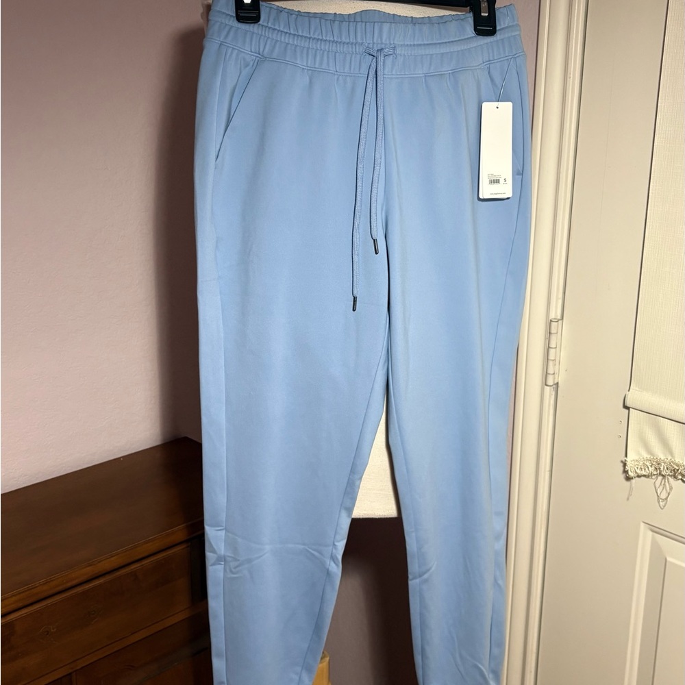Yogalicious Polarlux Maya Illusion Jogger Light Blue Size Small. $78
